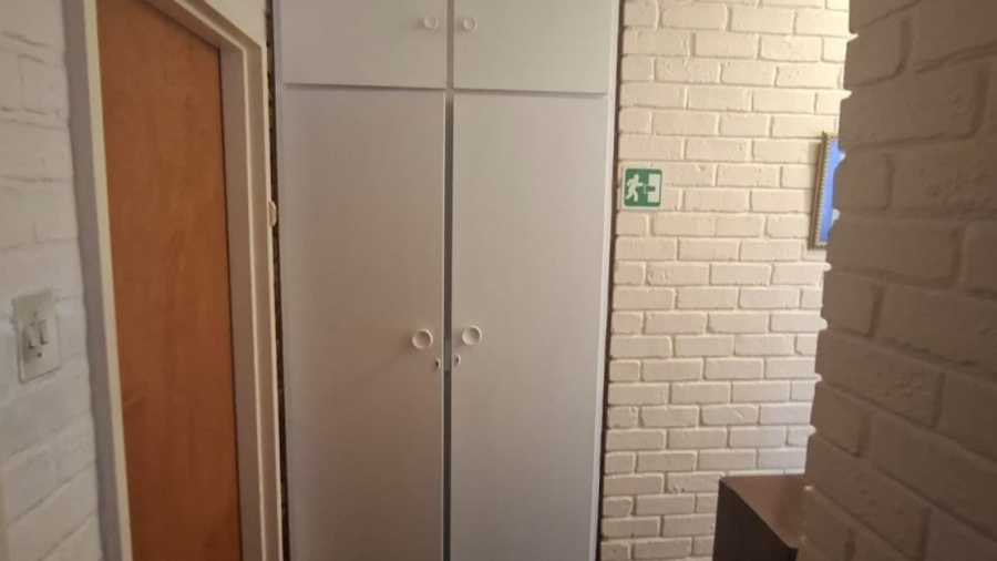 To Let 1 Bedroom Property for Rent in Palmiet Western Cape